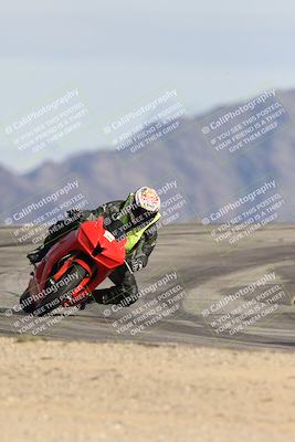 media/Nov-16-2025-Race Pace (Sun) [[8c5fa54630]]/Non Verified Riders (1st 20 Minutes)/6-Turn 12 (2pm)/